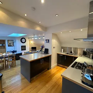apartment-thistle-lane.edinburghhotelsuk.org/