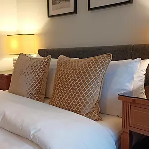 https://stansted-lodge.cambridgehotelsuk.com