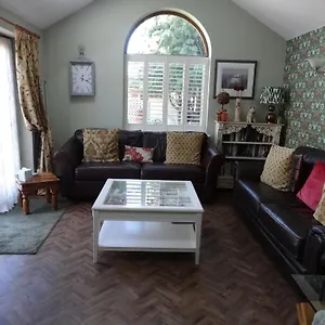 brook-lodge-country-cottage-doncaster.hotelsin-nottingham.com/